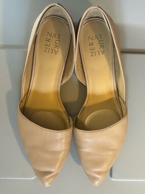 Naturalizer Beige Pointed-Toe Leather Flats